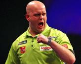 Und Mighty Mike zeigt gleich mal, wer der Boss ist. Er dominiert Robert Thornton und führt mit einem Schnitt von über 110 Punkten nach nicht einmal 30 Minuten mit 3:0 in Sätzen