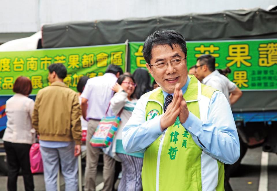 民進黨立委黃偉哲從政以來以清新風格自居，目前正參加民進黨台南市長黨內初選。