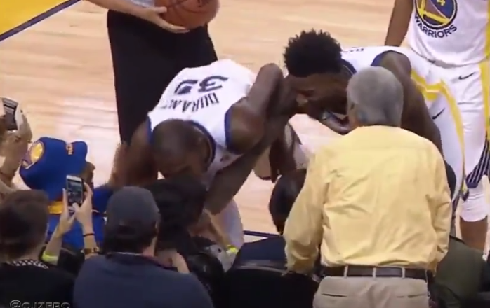 Kevin Durant kisses a courtside fan after she was hit with the ball. (Screenshot: TNT)