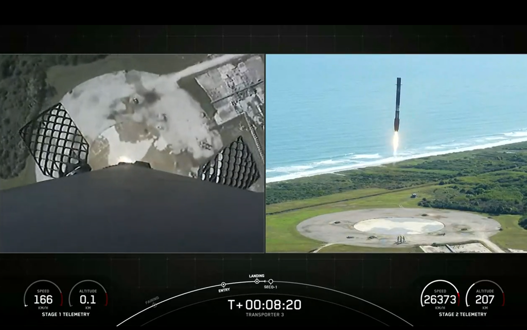 Sonic booms cracked across Florida as SpacxX booster rocket touches down (SpaceX)