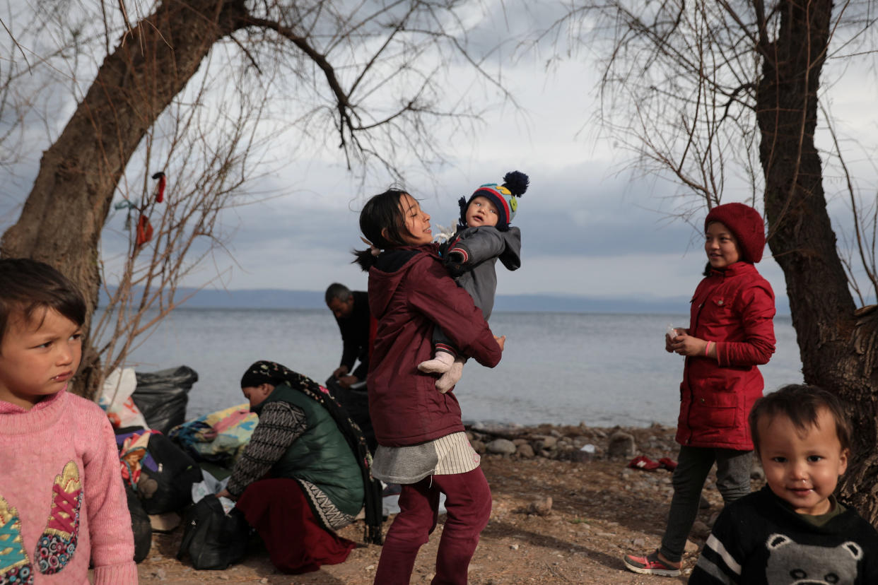 Fliehende aus Afghanistan harren auf der griechischen Insel Lesbos aus. (Bild: REUTERS/Costas Baltas)