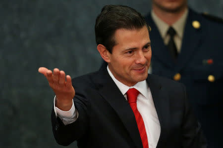 Mexico's President Enrique Pena Nieto gestures as he delivers a message about foreign affairs at Los Pinos presidential residence in Mexico City, Mexico, January 23, 2017. REUTERS/Edgard Garrido