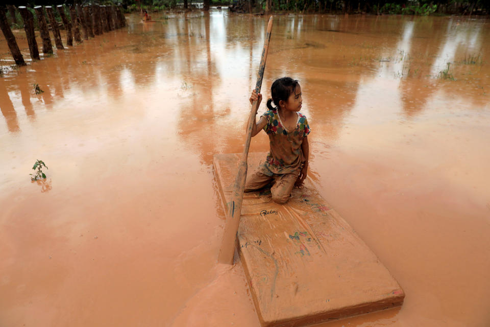 <p>A girl uses a mattress as a raft during the flood after the Xepian-Xe Nam Noy hydropower dam collapsed in Attapeu province, Laos, July 26, 2018. (Photo: Soe Zeya Tun/Reuters) </p>