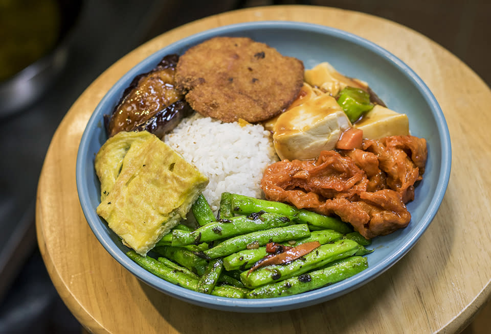 深水埗美食︱$38三餸一湯素食兩餸飯 住家feel苦瓜蛋+豆腐釀茄子