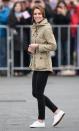 <p>La duchesse de Cambridge célèbre pour ses looks étudiés et souvent couture (sinon sur-mesure) se fait régulièrement remarquer pour porter du Topshop, Zara ou H&M… Ici, elle portait des tennis Supergas. Comme tout le monde. Crédit : Getty </p>