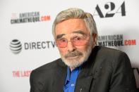 <p>Burt Reynolds no administró correctamente la fortuna que amasó durante los años 70, cuando era una de las principales figuras de Hollywood. Tras varias inversiones desastrosas acumuló una deuda de 9 millones de euros y se declaró en bancarrota en 1996. Las cosas no le han ido mejor desde entonces, ya que en 2011 sufrió el embargo de su mansión de Florida. (Foto: Michael Tullberg / Getty Images). </p>