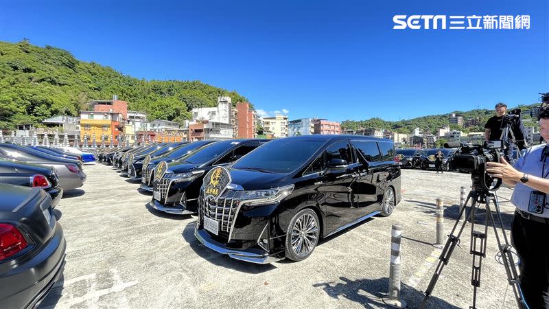 現場聚集36台勞斯萊斯、108台Alphard。（圖／記者李依璇攝影）