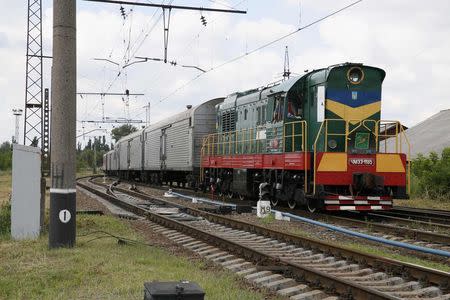 A train carrying the remains of the victims of Malaysia Airlines MH17 downed over rebel-held territory in eastern Ukraine arrives in the city of Kharkiv in eastern Ukraine July 22, 2014. Almost 300 people were killed when the Malaysia Airlines plane went down on July 17. REUTERS/Gleb Garanich