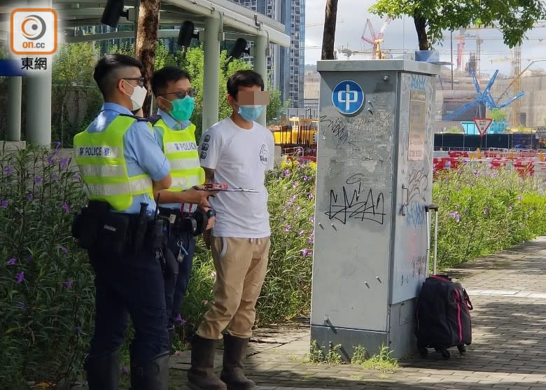 泥頭車司機在場助查。(趙瑞麟攝)


