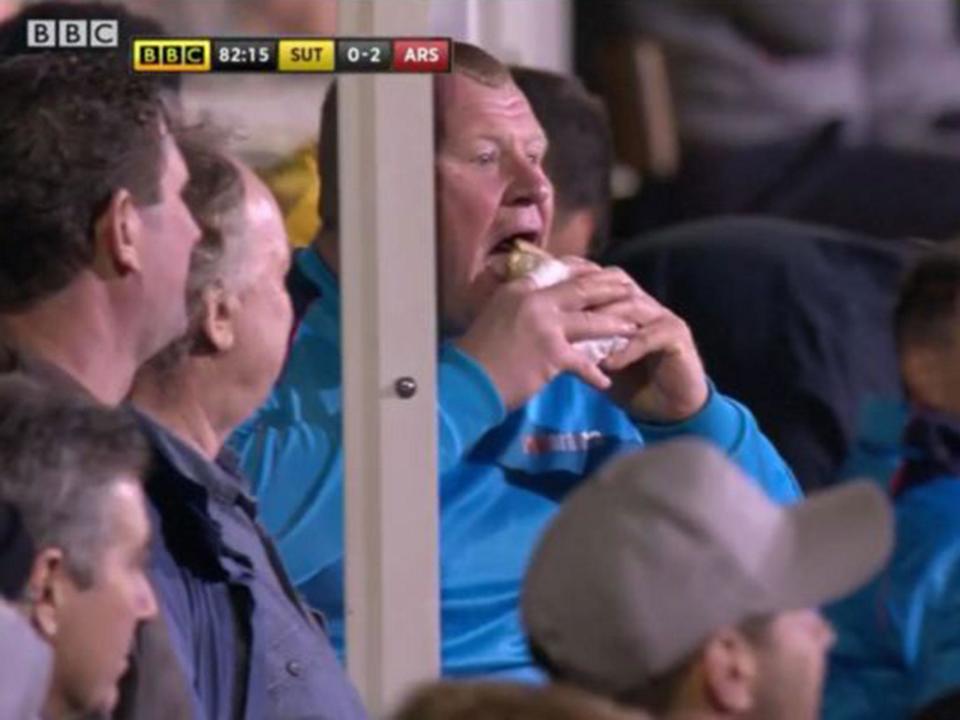 Sutton United goalkeeper Wayne Shaw eats a pie during the 2-0 FA Cup defeat by Arsenal (BBC)