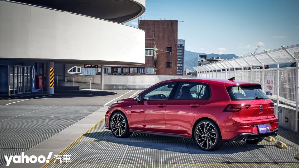 2022 Volkswagen Golf GTI試駕體驗，電控加身延續傳奇血脈！