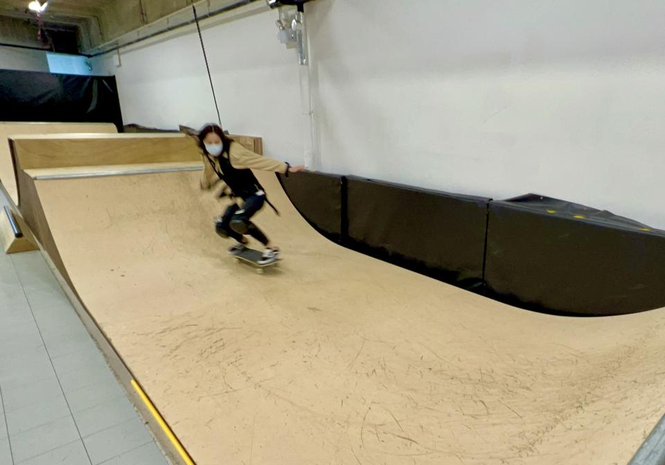 Mini Ramp (小U池)跳台有3個高度選擇，而且可扣上安全帶，避免跌得太傷。