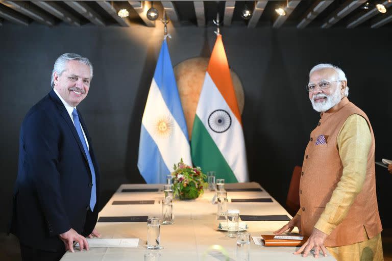 Alberto Fernández en la cumbre del G7 en Múnich, Alemania, con el primer ministro indio Narendra Modi