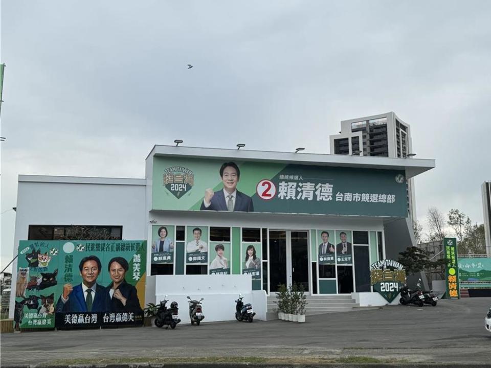 皇龍建設位於仁德區中山路及文忠路交叉口樣品屋，去年底遭踢爆違規提供作為賴清德台南競選總部，先前也曾是台南市長黃偉哲競選市長連任時的競選總部。（本報資料照片）