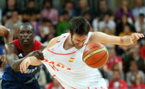 LONDON, ENGLAND - AUGUST 02: Fernando San Emeterio #11 of Spain loses control of the ball against Luol Deng #9 of Great Britain in the first half during the Men's Basketball Preliminary Round match on Day 6 of the London 2012 Olympic Games at Basketball Arena on August 2, 2012 in London, England. (Photo by Christian Petersen/Getty Images)