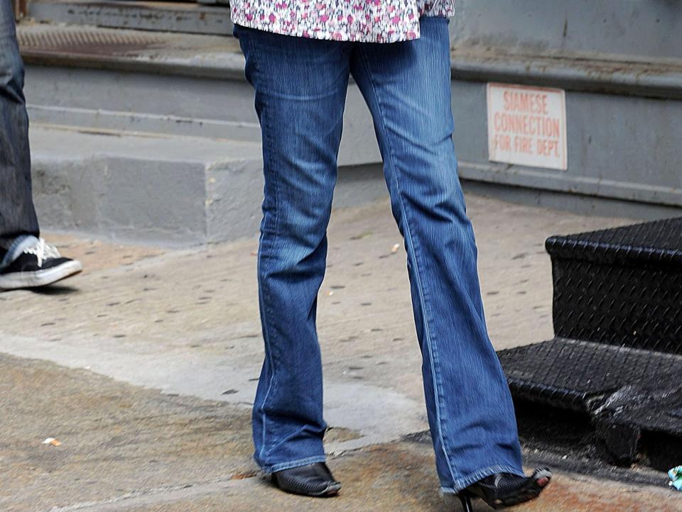 julia roberts wearing bootcut jeans and flowy floral blouse