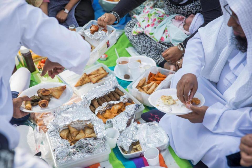 Muslims in London share a picnic to celebrate Eid (Getty Images)