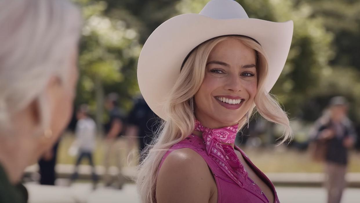  Margot Robbie as Barbie in Barbie (2023). 