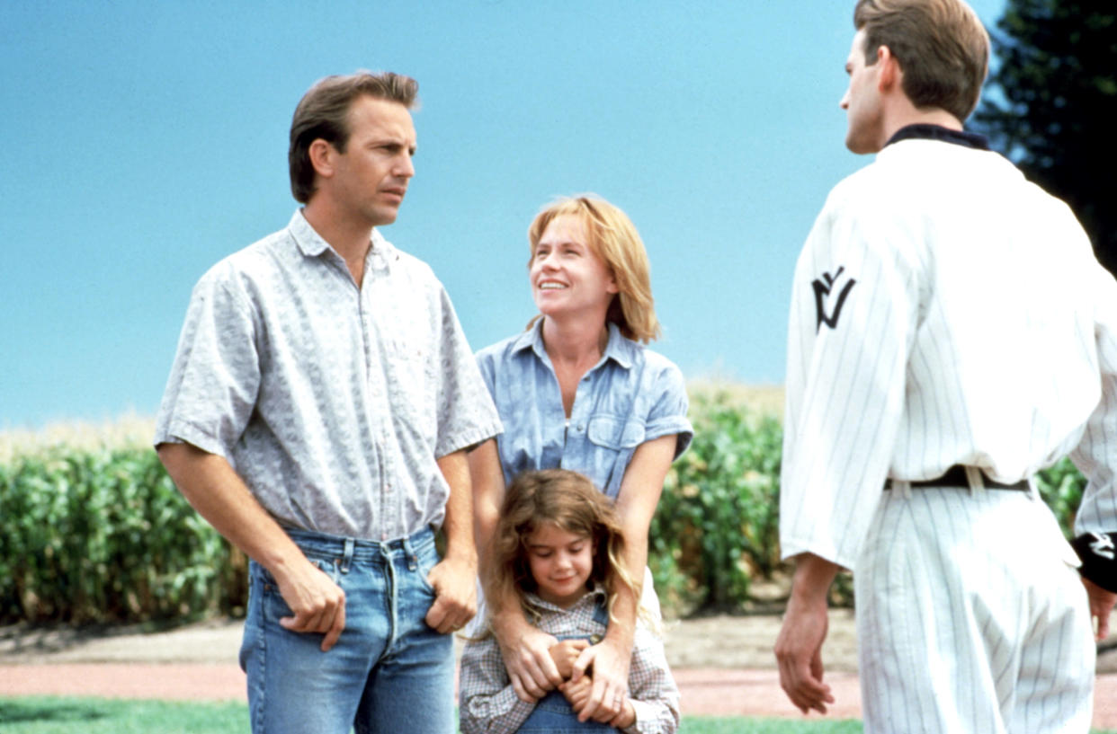 Kevin Costner, Gaby Hoffman, Amy Madigan and Dwier Brown in the emotional final scene of 'Field of Dreams' (Photo: Universe/courtesy Everett Collection)