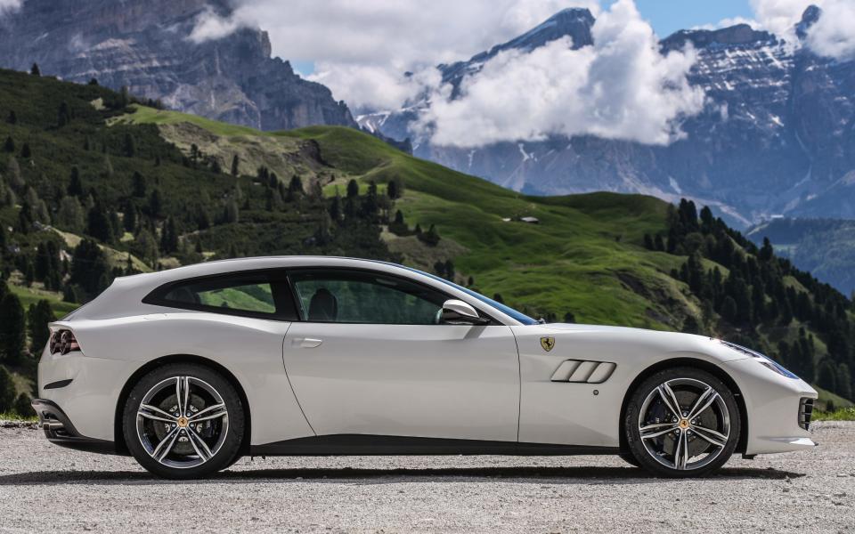 Ferrari GTC4Lusso (V12)