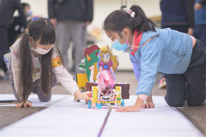 台灣隊再創佳績，在國際比賽Robofest中表現亮眼。（圖／國際AI教育協會提供）