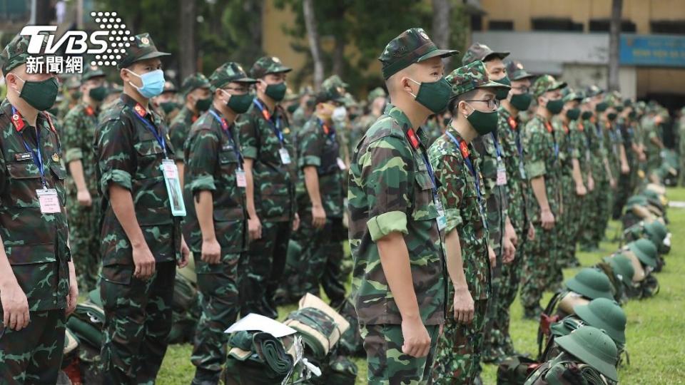 大批越軍進駐胡志明市。（圖／達志影像美聯社）