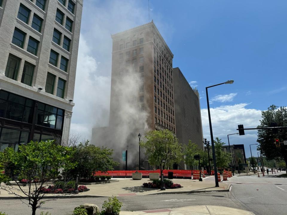 Smoke riseing from a JPMorgan Chase & Co. floor Realty Building on Tuesday after explosion (RON FLAVIANO via REUTERS)