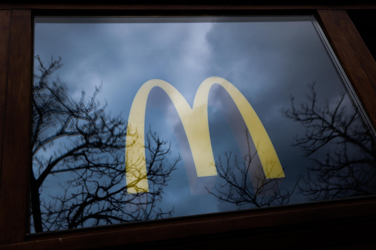 Las autoridades estadounidenses han impuesto sanciones contra tres franquicias de McDonald's tras descubrir que habían estado empleando a más de 300 menores de edad, (Photo by Jakub Porzycki/NurPhoto via Getty Images)