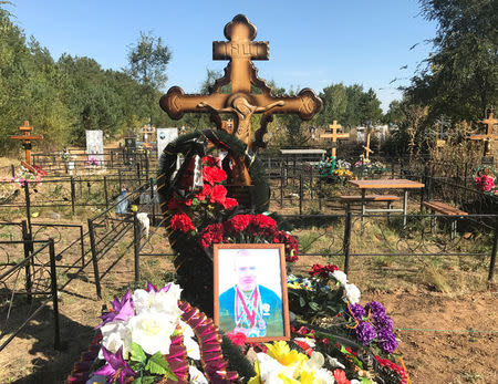 The grave of Russian private military contractor Valery Dzyuba, who was said to be killed in Syria, is pictured at a cemetery near the city of Orenburg, in the southern Urals, Russia September 18, 2017. REUTERS/Maria Tsvetkova