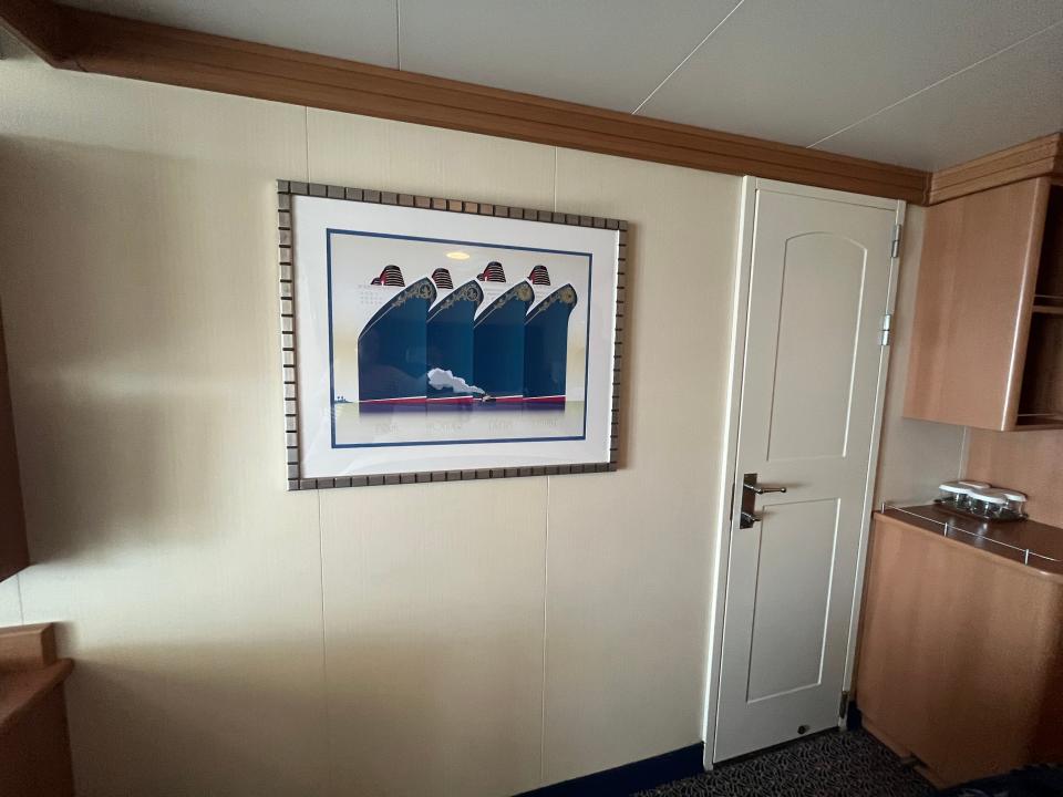 disney dream deluxe ocean-view stateroom verandah artwork