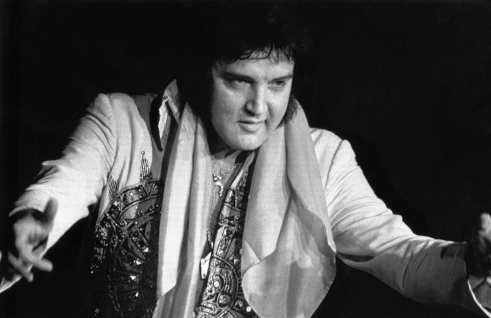 elvis presley performing