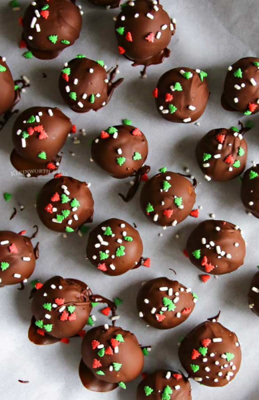 <p>Kleinworth Co</p><p>Perfect for neighbor gifts and all of your holiday parties.</p><p><strong>Get the recipe: <a href="https://www.kleinworthco.com/holiday-nutella-bites/" rel="nofollow noopener" target="_blank" data-ylk="slk:Holiday Nutella Bites;elm:context_link;itc:0;sec:content-canvas" class="link ">Holiday Nutella Bites</a></strong></p>