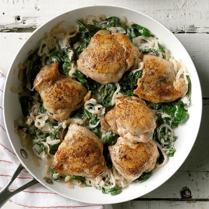 Chicken Thighs With Shallots Spinach Exps Sdam19 45682 C12 12 4b 20
