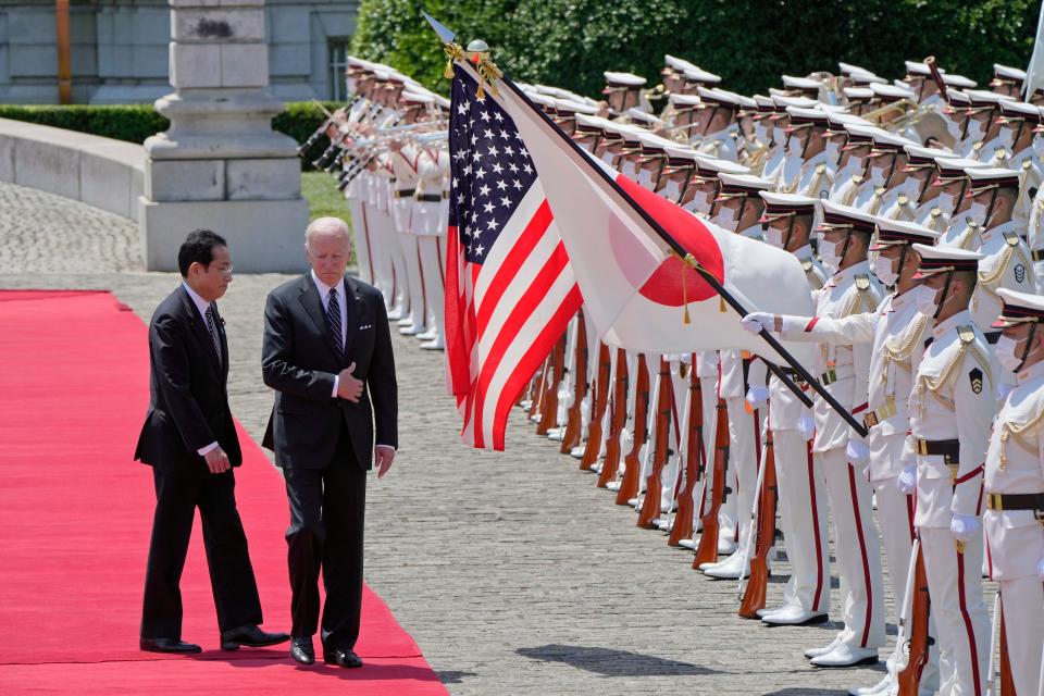 U.S. President Joe Biden (R) reviews an honour guard with Japanese Prime Minister Fumio Kishida (L) during a welcome ceremony for President Biden at the Akasaka State Guest House on May 23, 2022 in Tokyo, Japan.