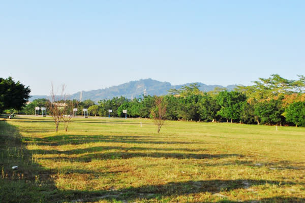 東勢河濱公園佔地約10公頃。