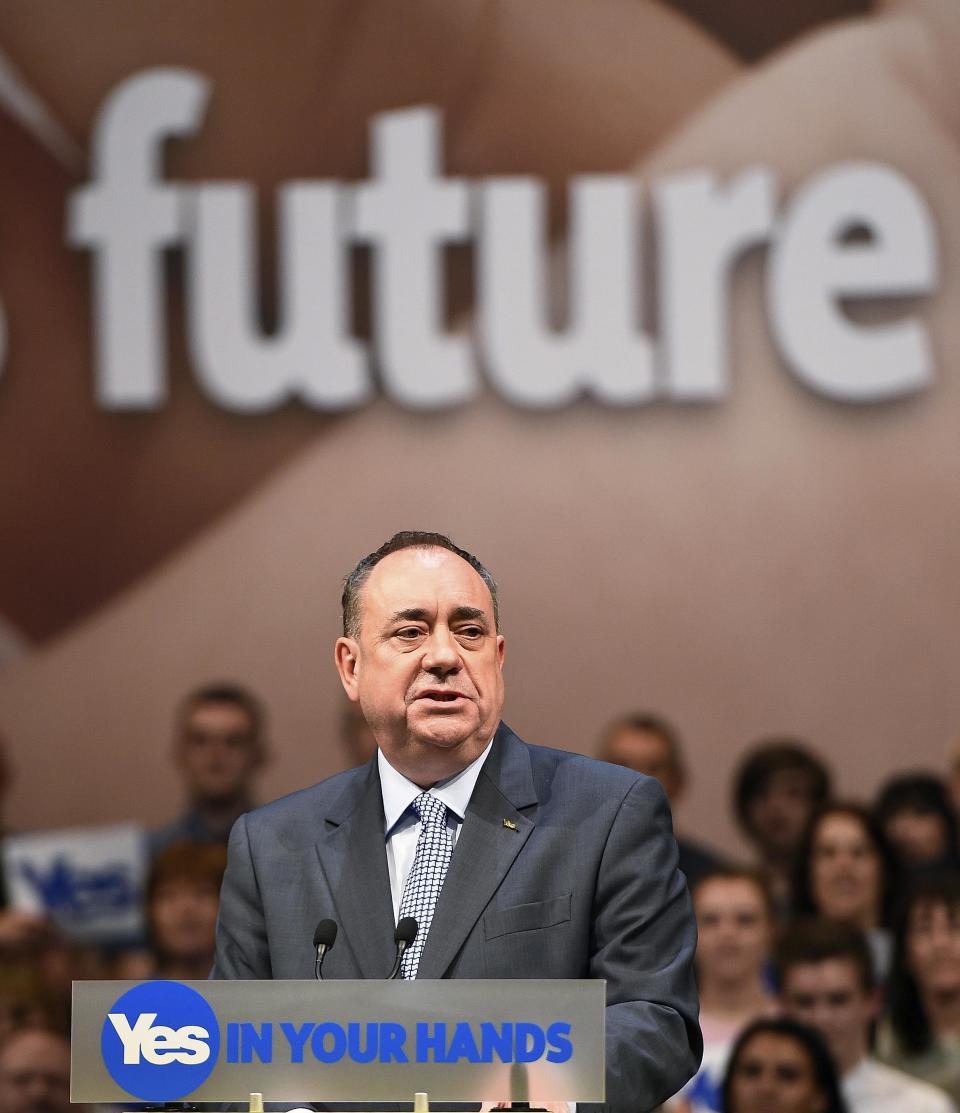 Scotland's First Minister Alex Salmond speaks at a 'Yes' campaign rally in Perth, Scotland September 17, 2014. The referendum on Scottish independence will take place on September 18, when Scotland will vote whether or not to end the 307-year-old union with the rest of the United Kingdom. REUTERS/Dylan Martinez (BRITAIN - Tags: POLITICS ELECTIONS)