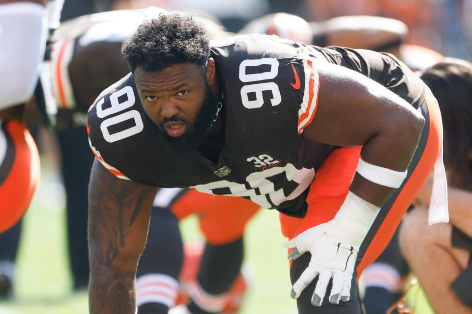 Cleveland Browns defensive tackle Maurice Hurst II warms up before a game against the Baltimore Ravens on Oct. 1, 2023, in Cleveland.