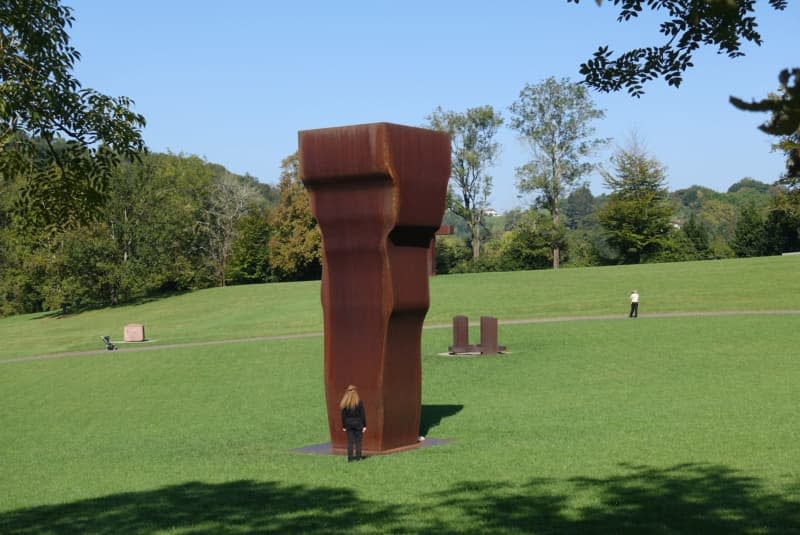 In one of Spain's most beautiful art gardens, the literal heavyweights of Europe's art world await visitors. This year is the year to visit the large-format artworks of the Basque Country as the region marks 100 years since sculptor Eduardo Chillida was born. Andreas Drouve/dpa
