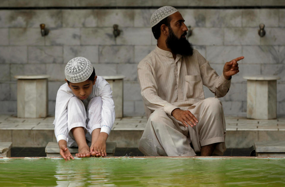 A boy performs ablution before Friday prayers at a mosque during a Muslim holy month of Ramadan in Karachi, Pakistan June 16, 2017. REUTERS/Akhtar Soomro