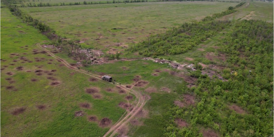 Pro-Russian militants at the former combat position of the Ukrainian armed forces near Svitlodarsk, May 25