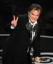Quentin Tarantino celebra el Oscar por el guión original de 'Django Desencadenado'.
