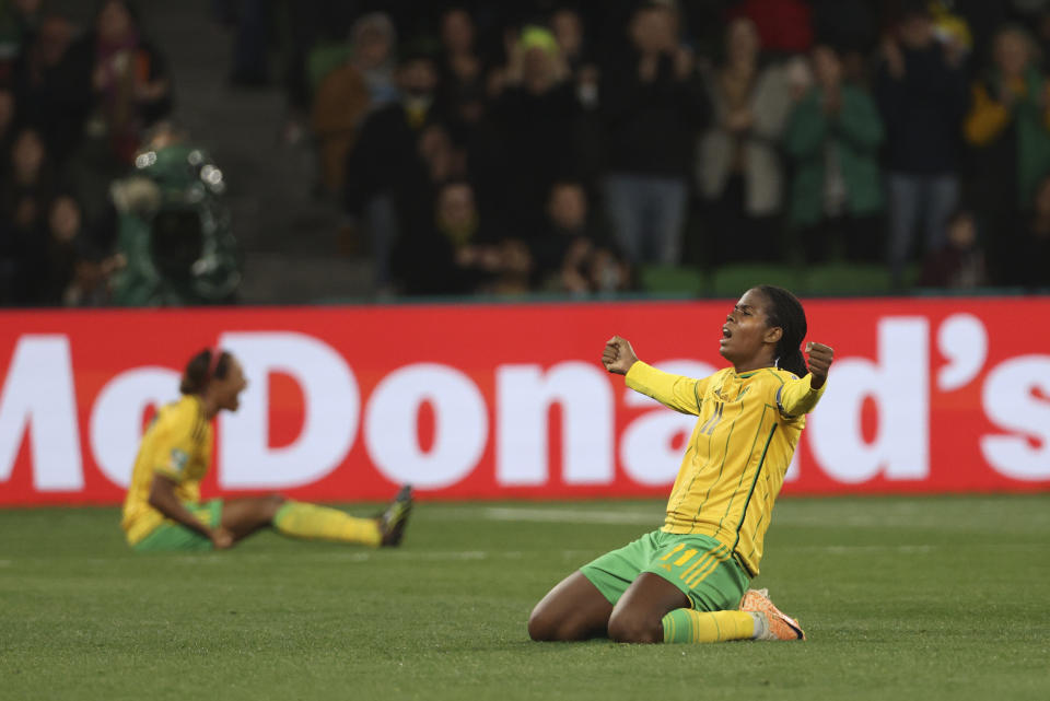 La jamaicana Khadija Shaw celebra el empate 0-0 contra Brasil para conseguir el pase a los octavos de final del Mundial femenino, el miércoles 2 de agosto de 2023, en Melbourne, Australia. (AP Foto/Hamish Blair)