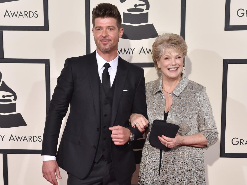 Robin Thicke and his mom, at the 2016 Grammys