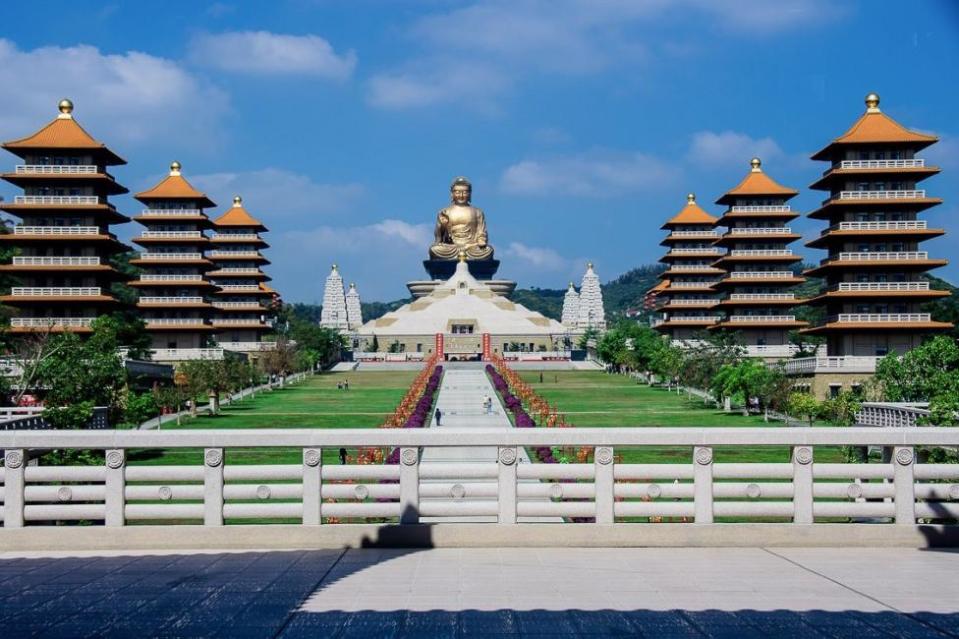 Kaohsiung Private Tour: Fo Guang Shan Monastery, Cijin Harbour & Ruifeng Night Market. (Photo: KKday SG)