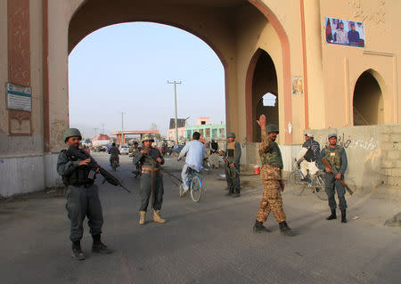 Afghan policemen keep watch at a check point in Ghazni city, Afghanistan September 16, 2018. Picture taken September 16, 2018. REUTERS/Mustafa Andaleb