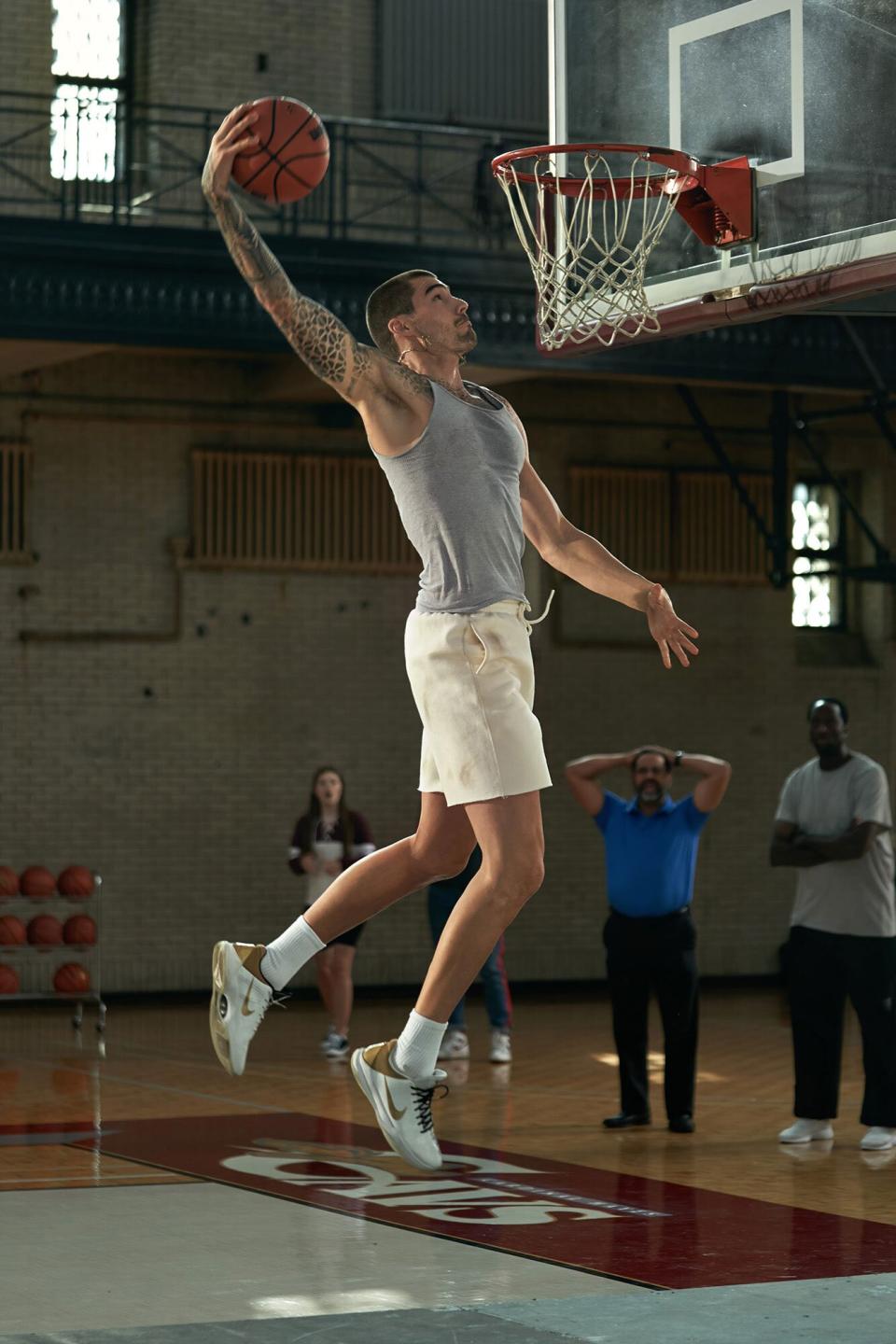 HUSTLE. Juancho Hernangomez as Bo Cruz in Hustle. Cr. Cassy Athena/Netflix © 2022.