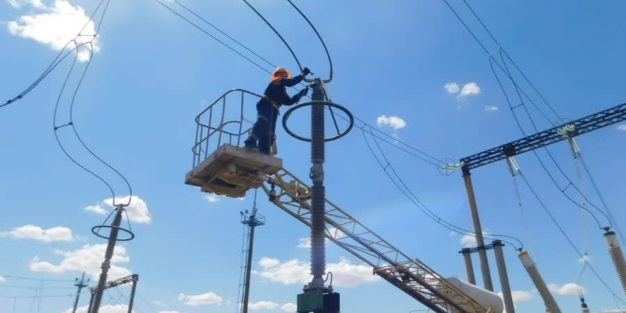 Energy workers eliminate the consequences of Russian shelling