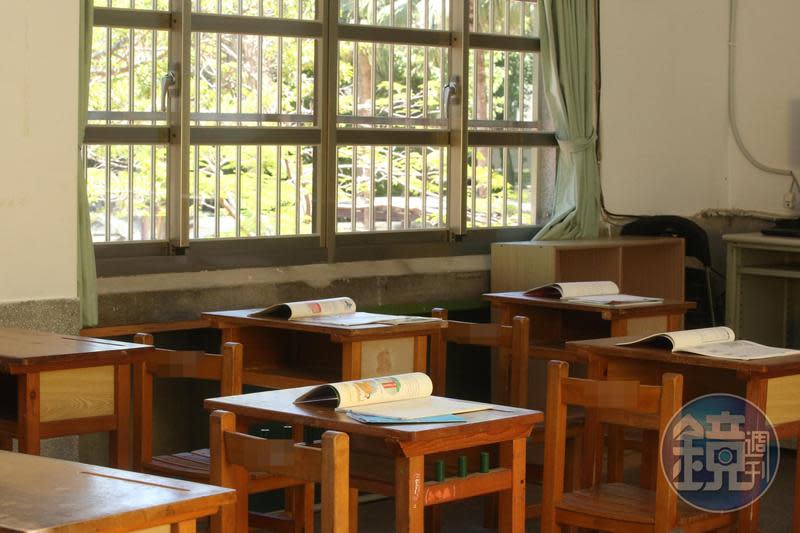 台中市一名國文老師日前因班上學生吵鬧不休，情緒失弄怒翻至少6張課桌椅。示意圖，非當事學校。（本刊資料照）
