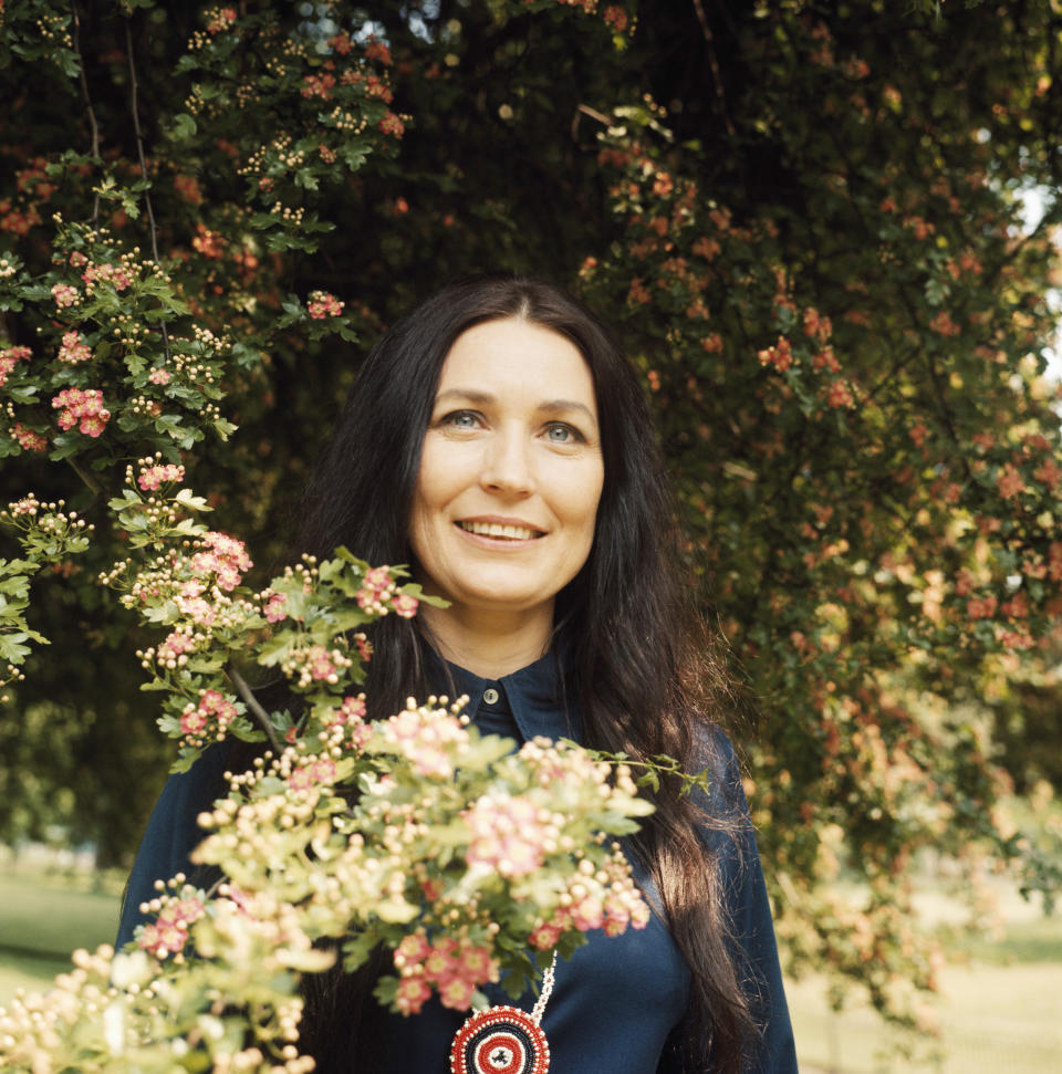 American country music singer-songwriter Loretta Lynn, 1970. (Photo by Sylvia Pitcher/Redferns)