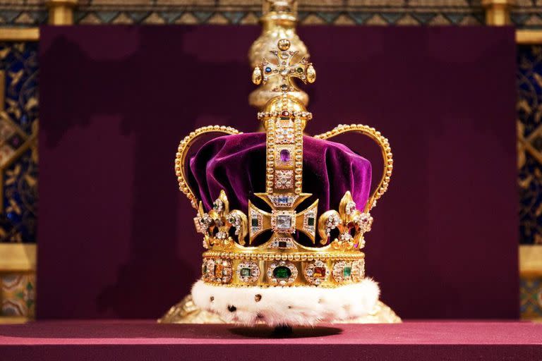 La corona de San Eduardo, elemento utilizado durante la ceremonia de coronación de los reyes